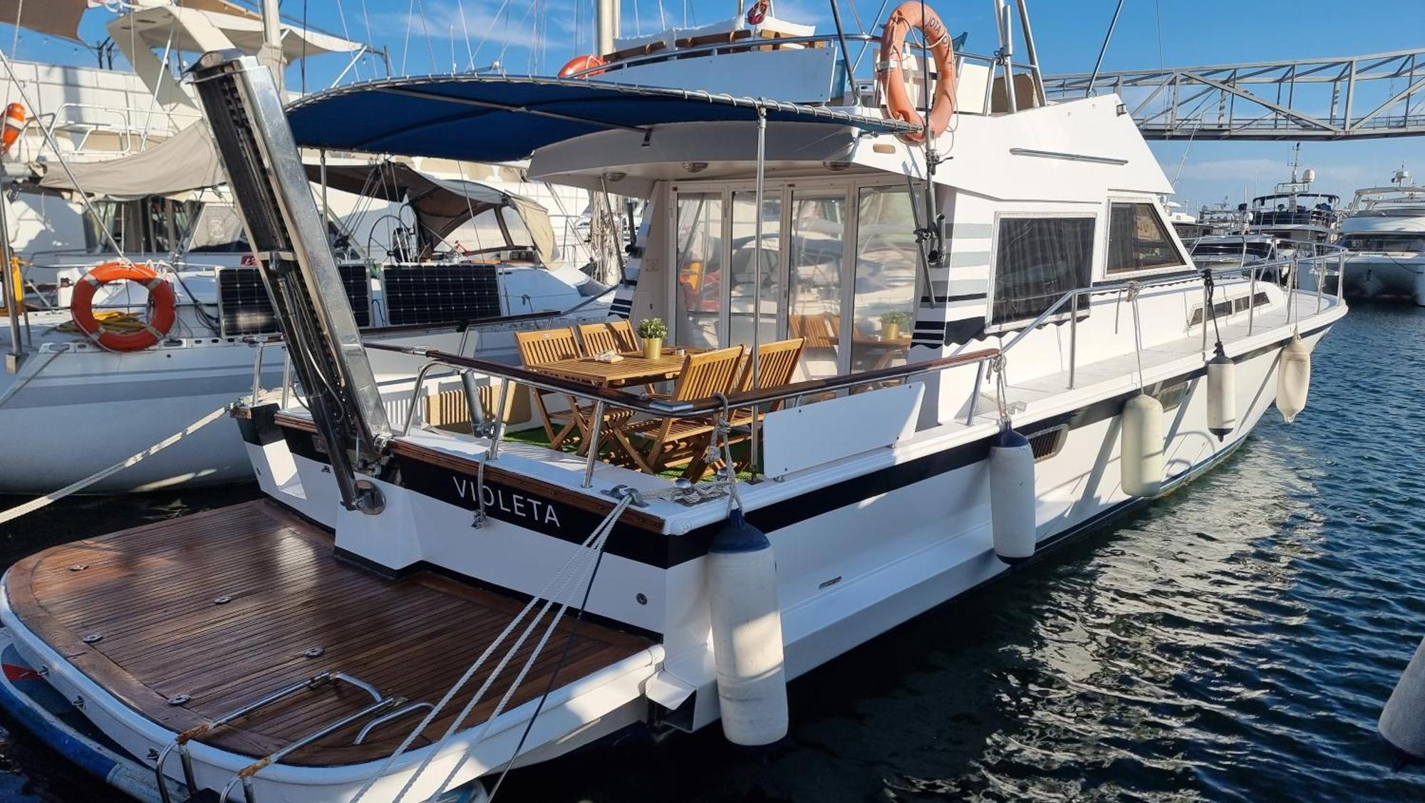 Beautiful And Comfy Boat In With Boat Tour Option Bateau-hôtel Barcelone