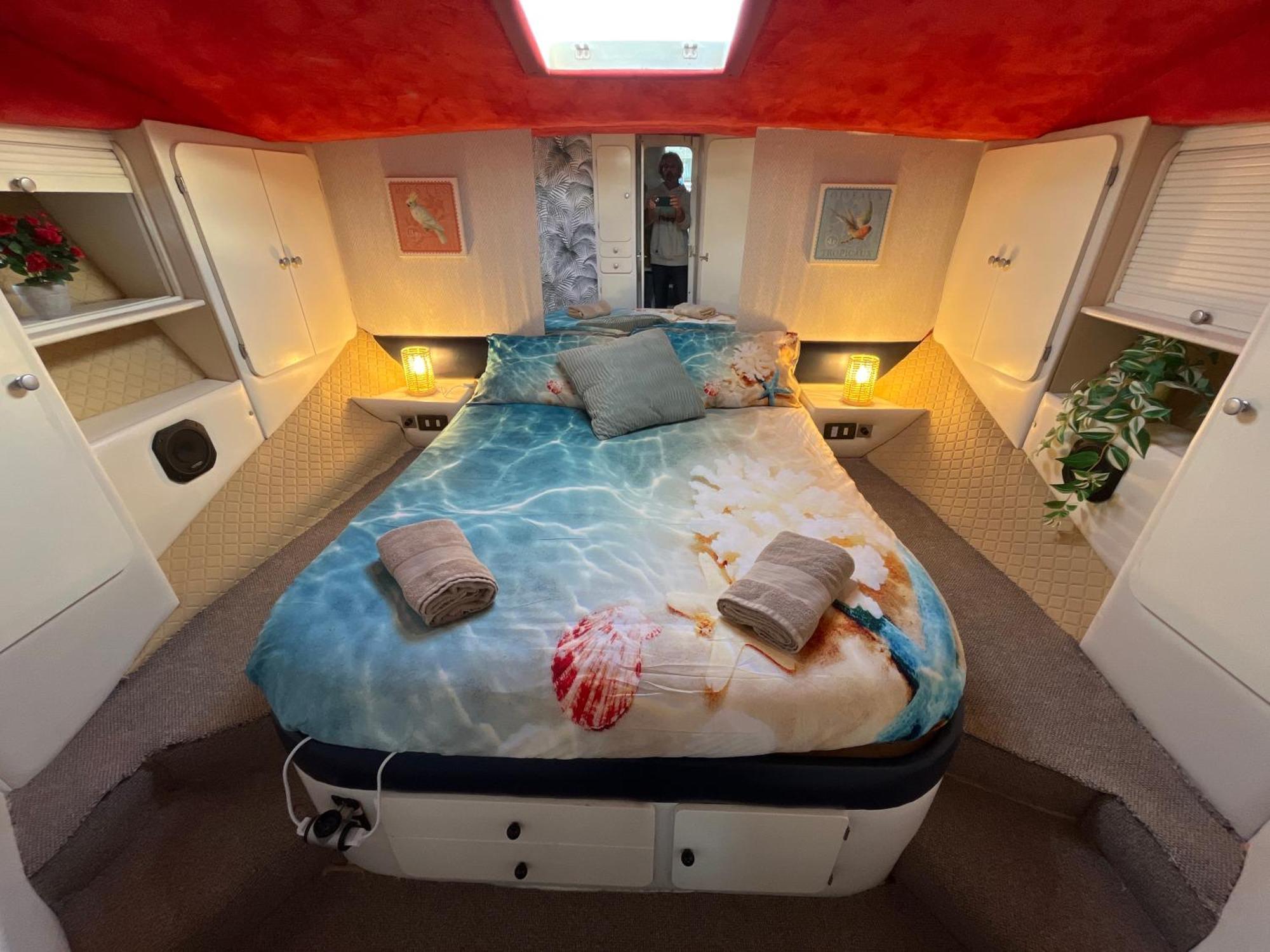 Beautiful And Comfy Boat In With Boat Tour Option * Barcelone