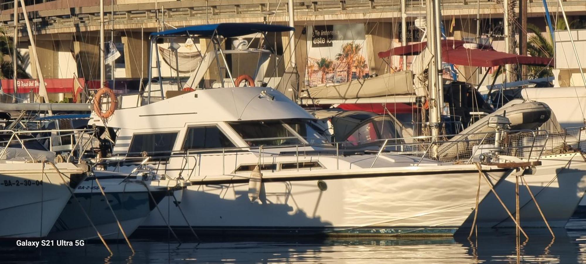 Beautiful And Comfy Boat In With Boat Tour Option Hotel na wodzie