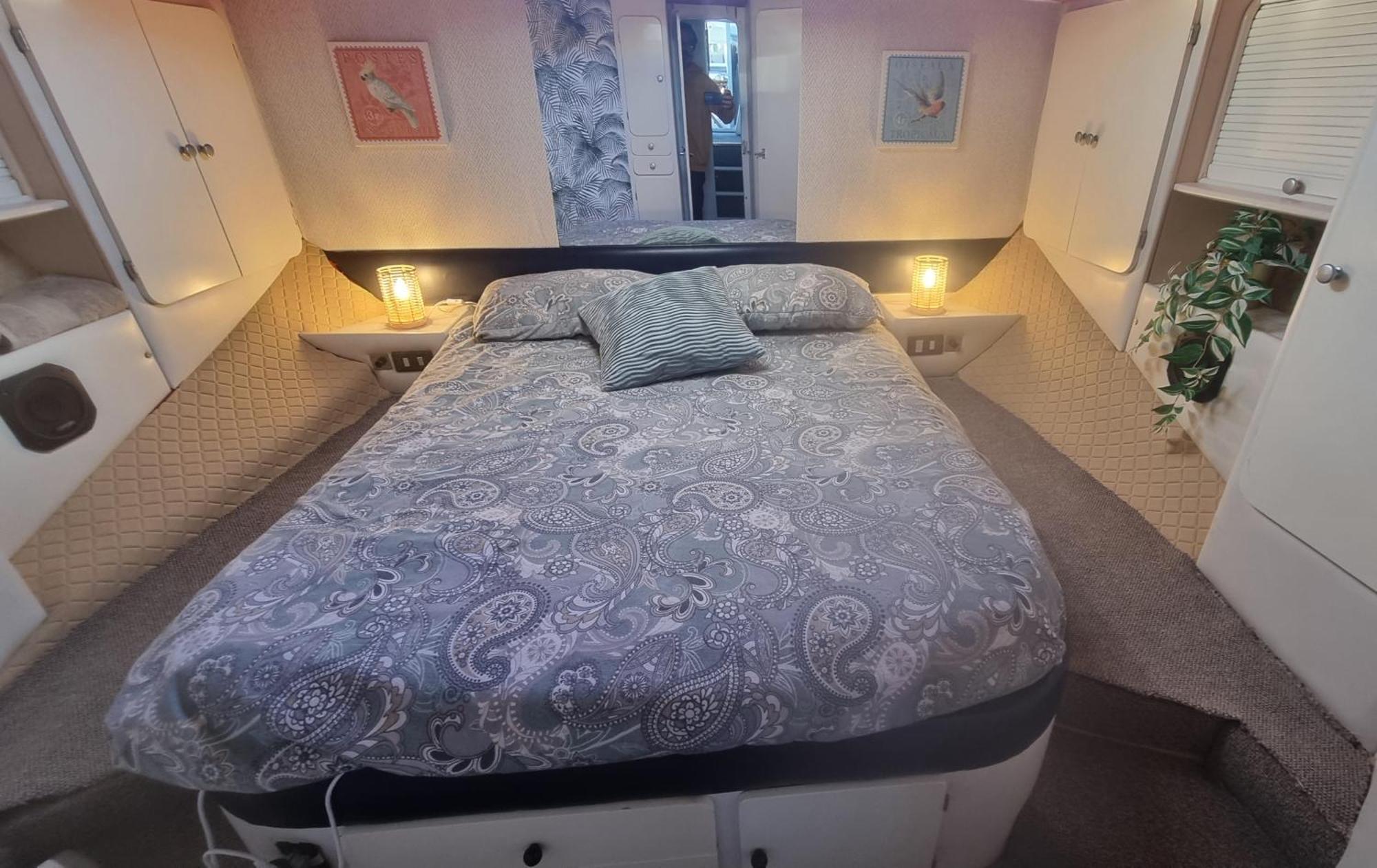 Beautiful And Comfy Boat In With Boat Tour Option Hotel na wodzie